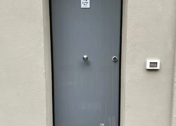 Emilbo' House شقة